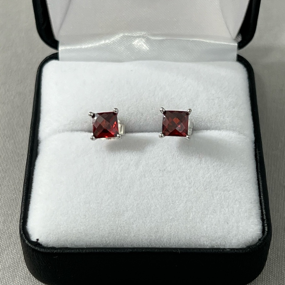 Elegant Red Square Stud Earrings